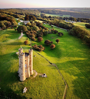 Broadway Tower, Cotswolds (England) - 4K drone video